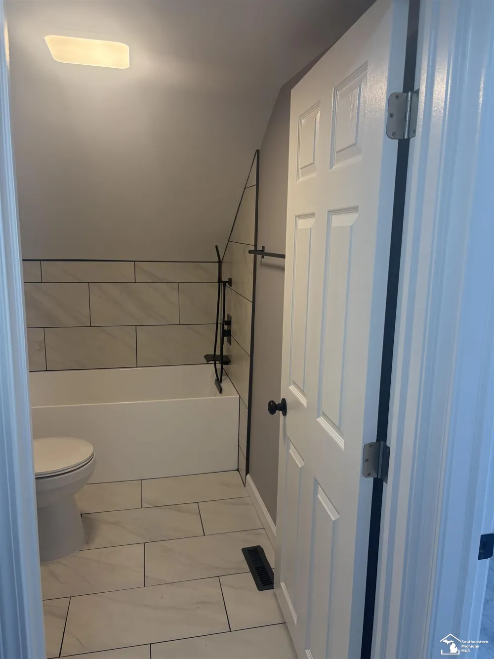 604 W 10th Street Monroe City, MI 48161