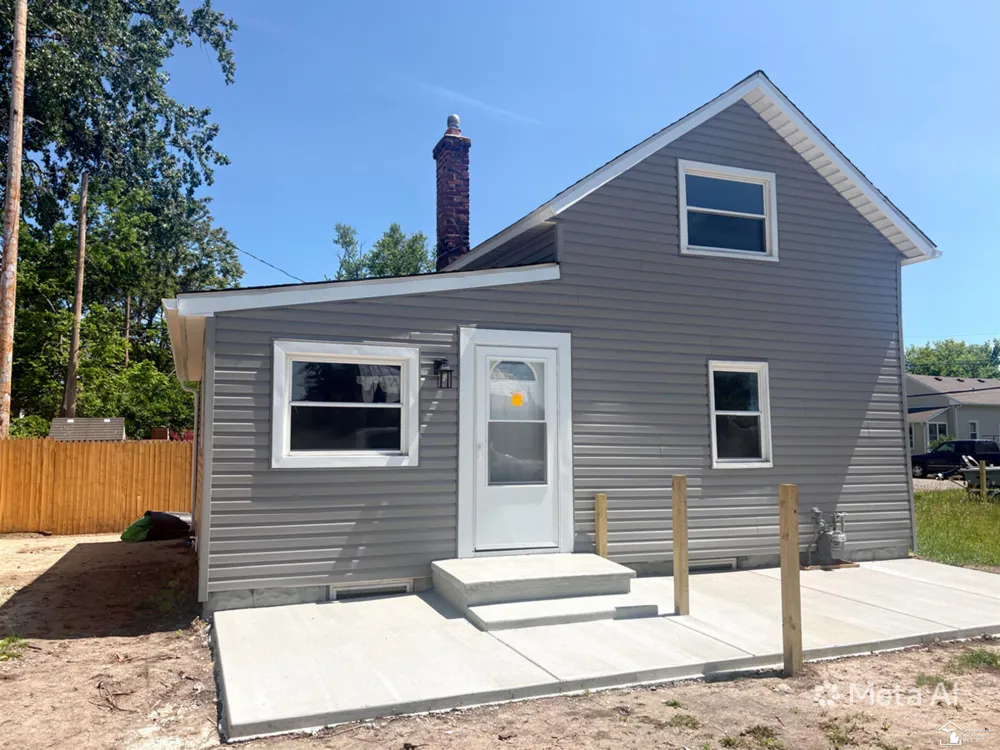 604 W 10th Street Monroe City, MI 48161