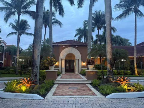 1180 RESERVE WAY #302