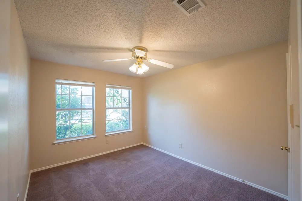 831 Ash Grove Lane DeSoto, TX 75115