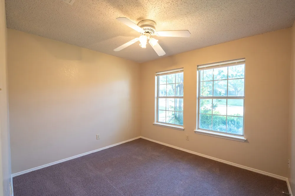 831 Ash Grove Lane DeSoto, TX 75115