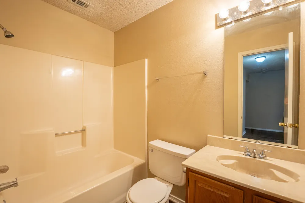 831 Ash Grove Lane DeSoto, TX 75115