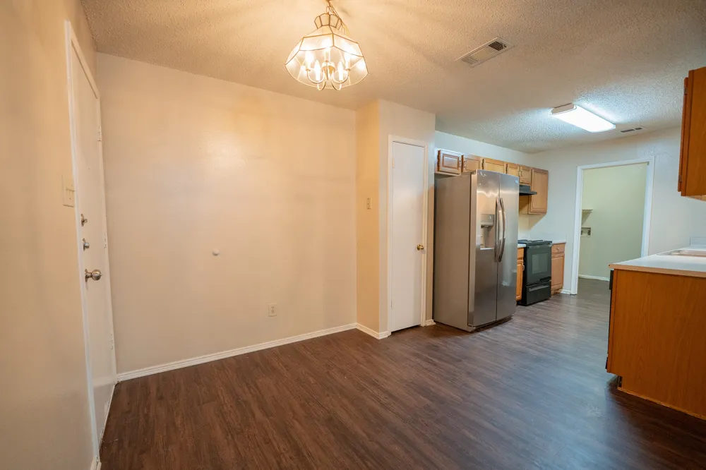 831 Ash Grove Lane DeSoto, TX 75115