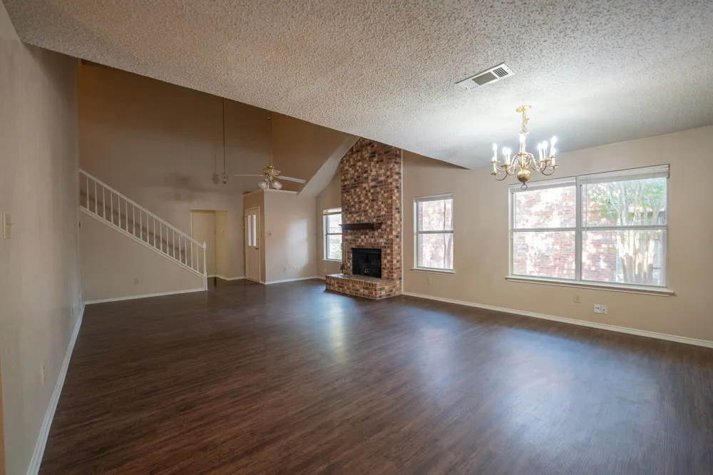 831 Ash Grove Lane DeSoto, TX 75115