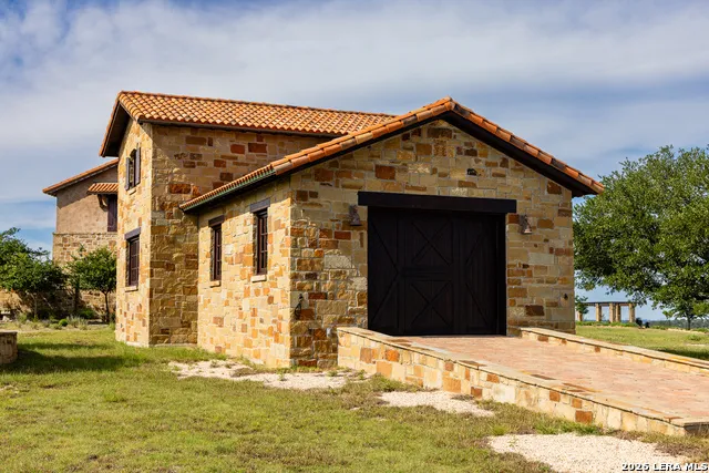 250 HIDDEN HILLS RANCH Camp Verde, TX 78010