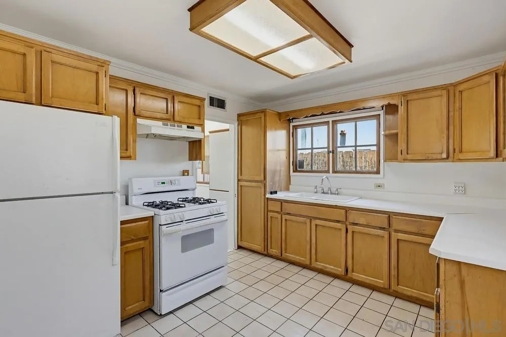 527 K Ave. National City, CA 91950