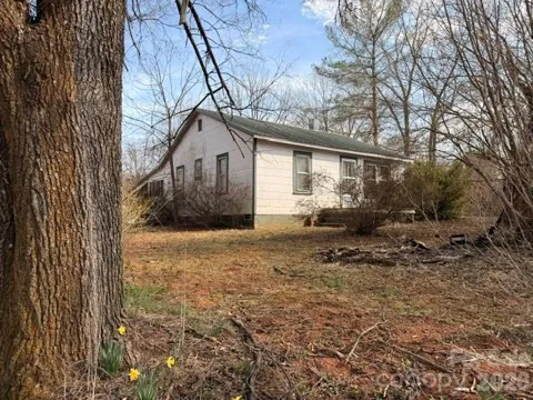 1081 Ashworth Road
