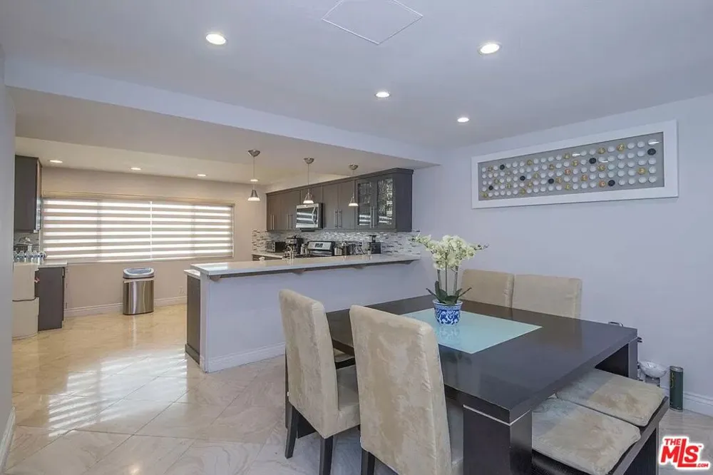 6205 Nita Avenue Woodland Hills, CA 91367