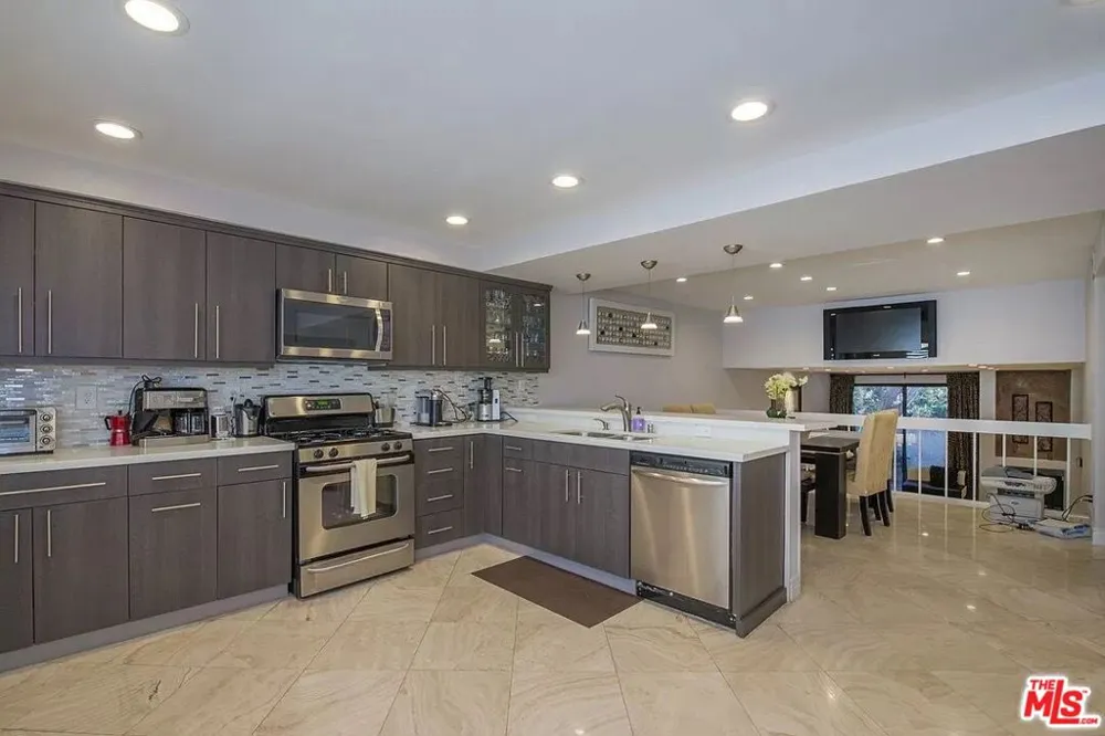 6205 Nita Avenue Woodland Hills, CA 91367