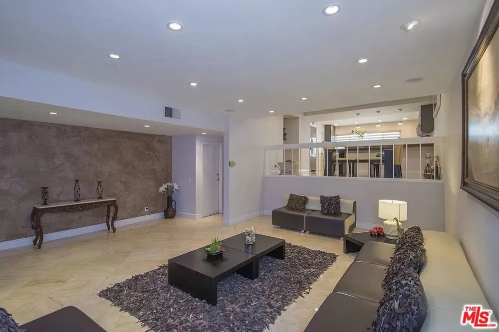 6205 Nita Avenue Woodland Hills, CA 91367