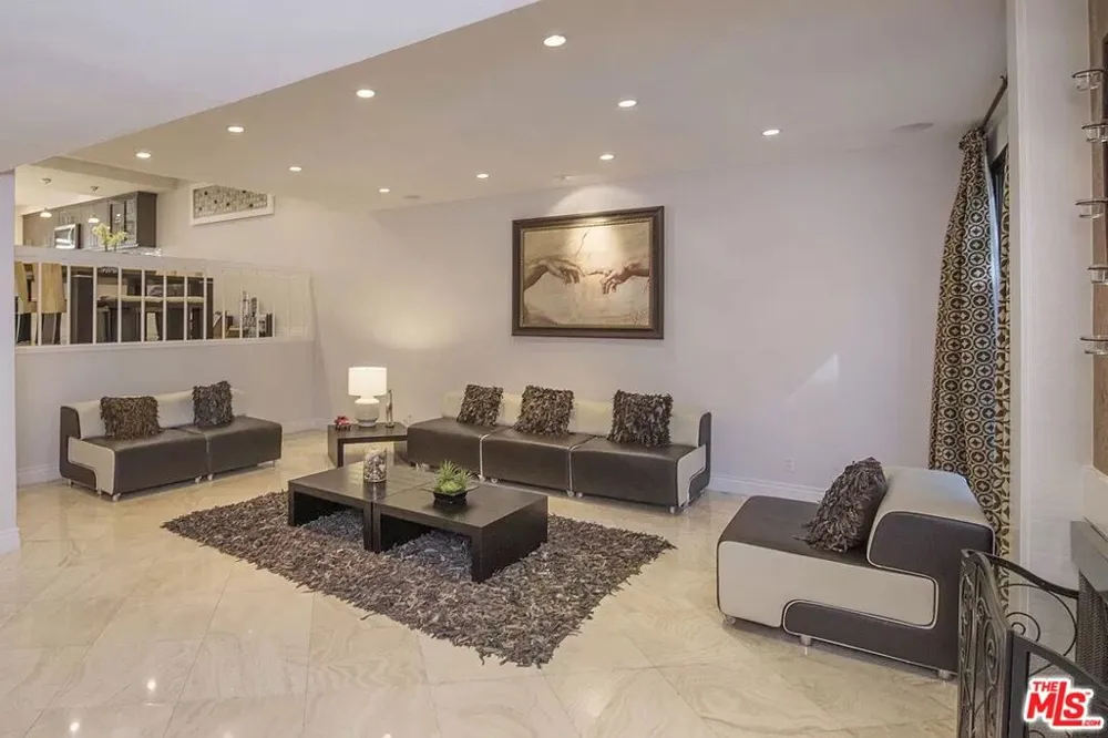6205 Nita Avenue Woodland Hills, CA 91367