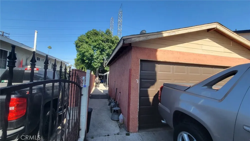 9306 Parmelee Avenue Los Angeles, CA 90002