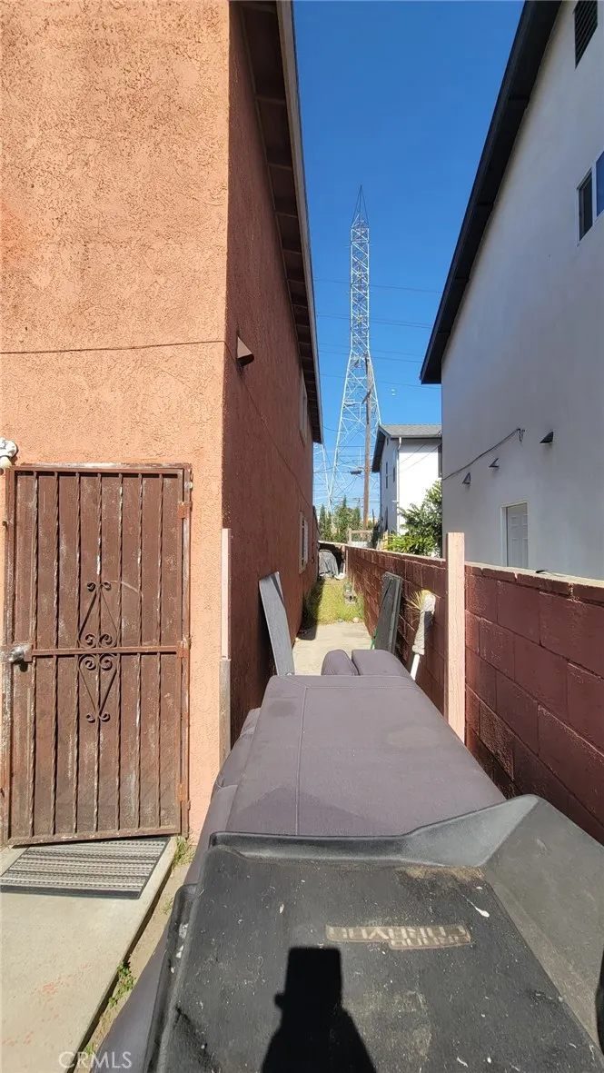 9306 Parmelee Avenue Los Angeles, CA 90002
