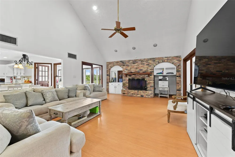 5750 OAK HOLLOW LANE Oviedo, FL 32765