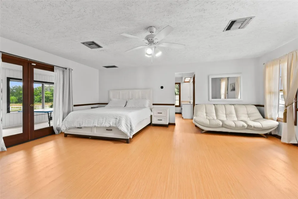 5750 OAK HOLLOW LANE Oviedo, FL 32765