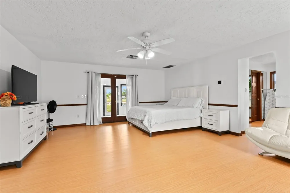 5750 OAK HOLLOW LANE Oviedo, FL 32765