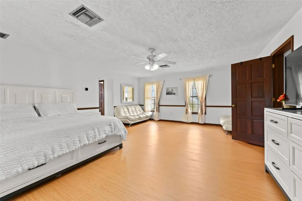 5750 OAK HOLLOW LANE Oviedo, FL 32765