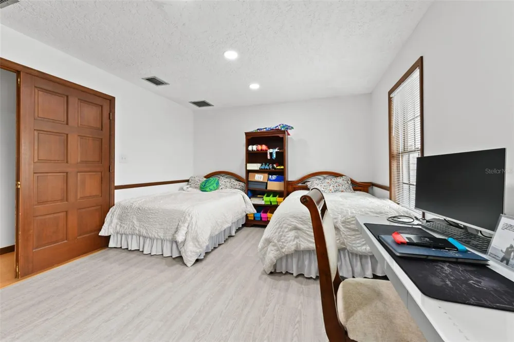 5750 OAK HOLLOW LANE Oviedo, FL 32765
