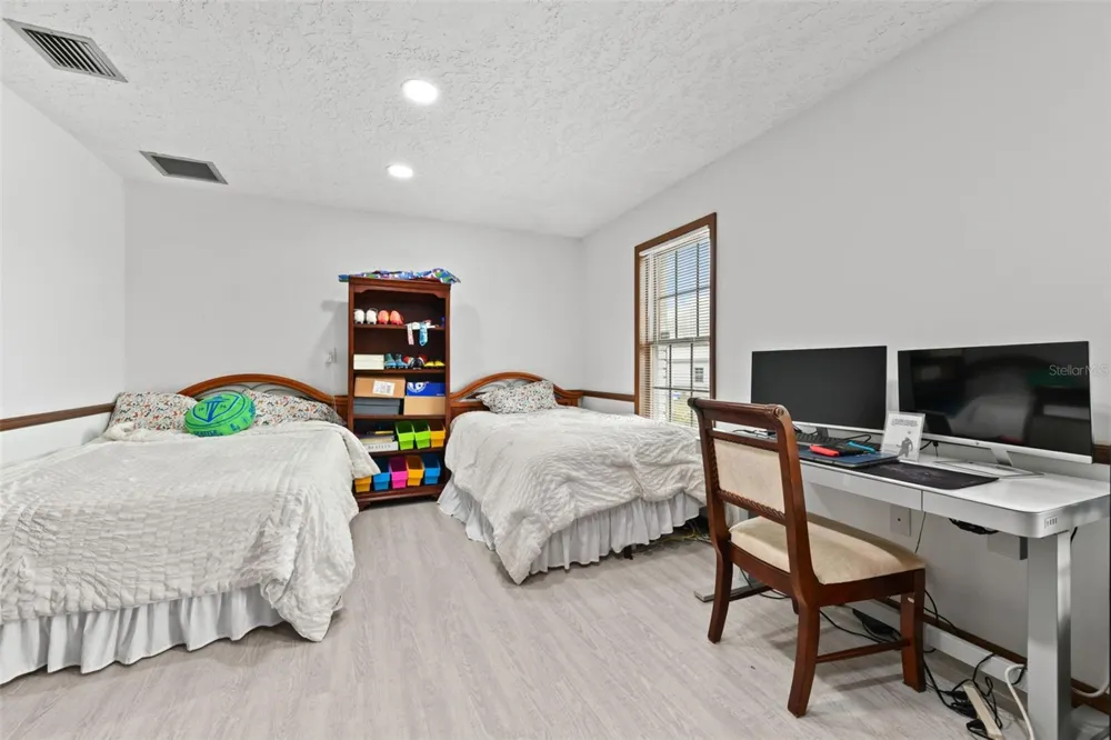 5750 OAK HOLLOW LANE Oviedo, FL 32765