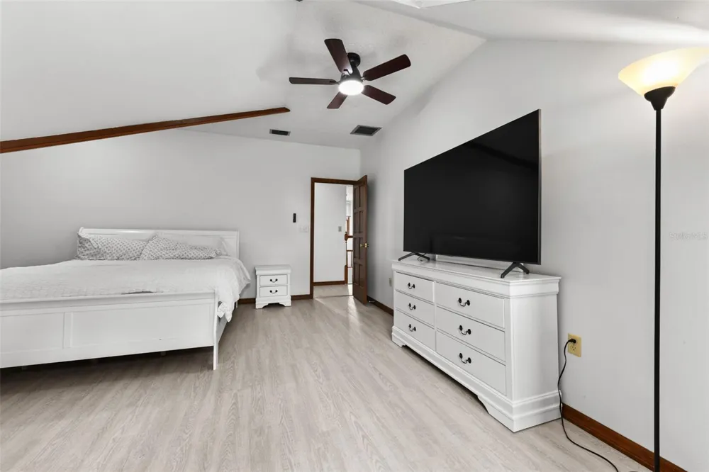 5750 OAK HOLLOW LANE Oviedo, FL 32765