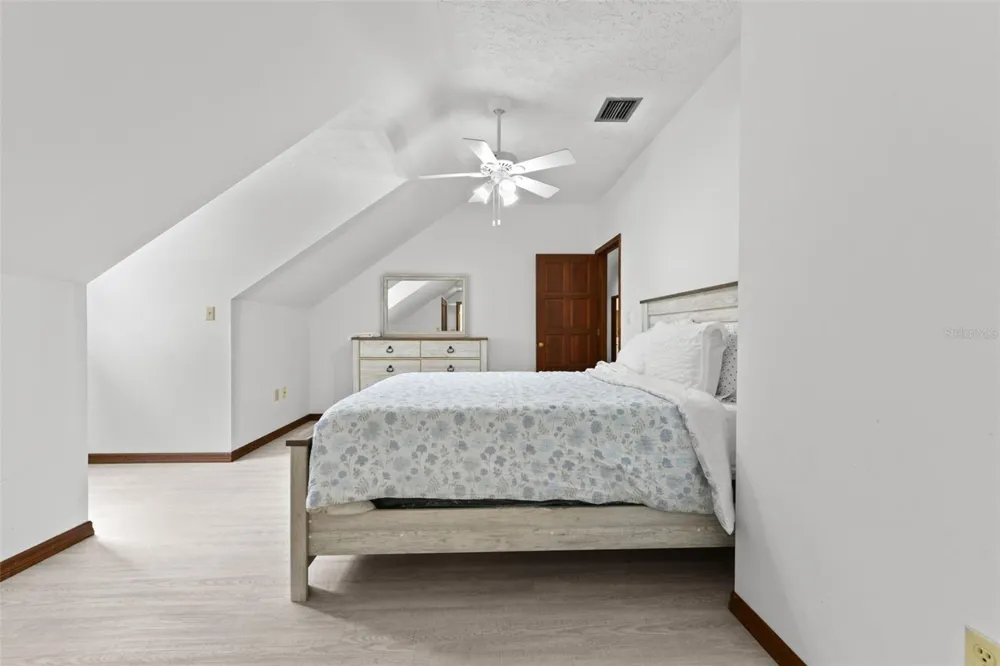 5750 OAK HOLLOW LANE Oviedo, FL 32765