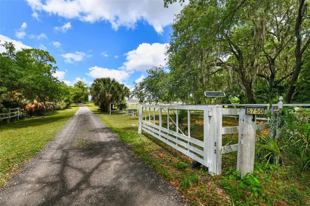 5750 OAK HOLLOW LANE Oviedo, FL 32765