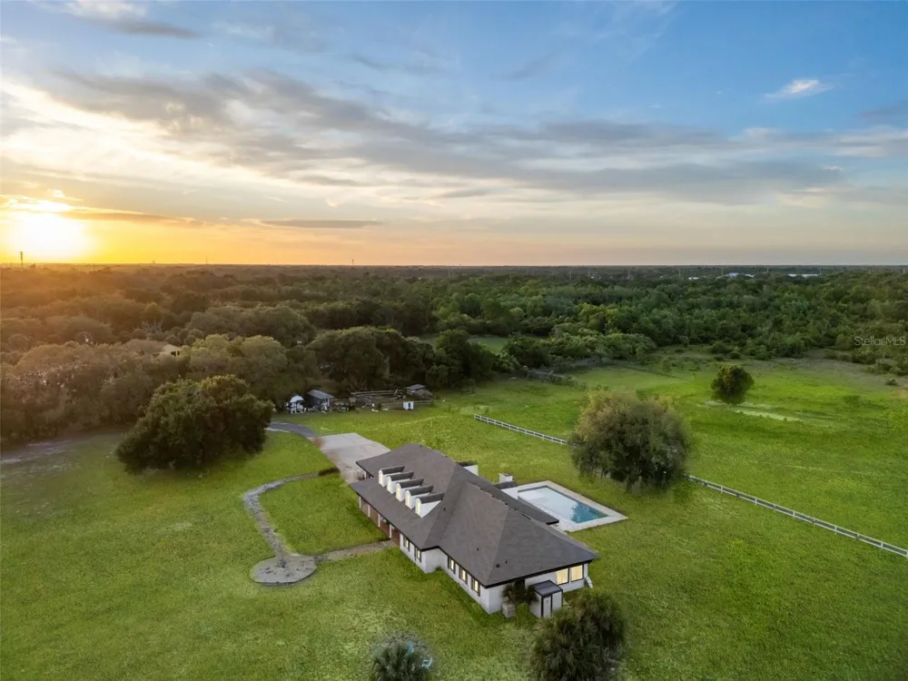 5750 OAK HOLLOW LANE Oviedo, FL 32765
