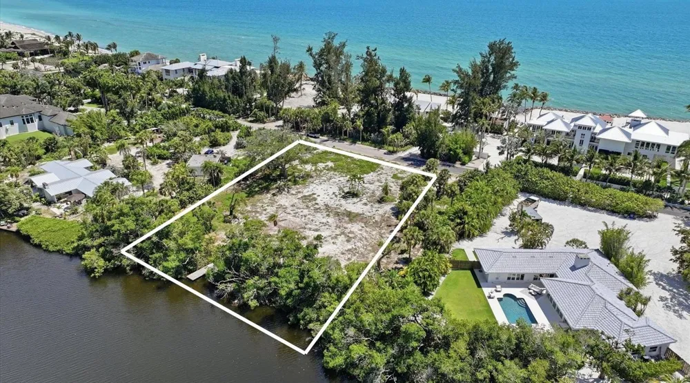 7723 SANDERLING ROAD Sarasota, FL 34242
