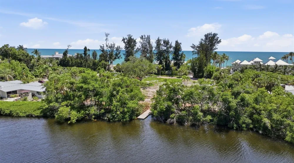 7723 SANDERLING ROAD Sarasota, FL 34242