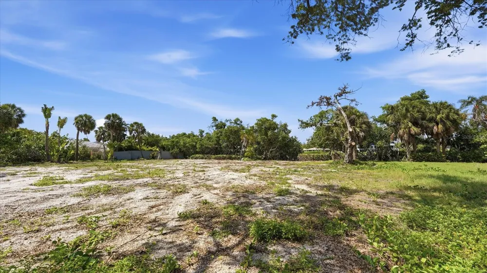 7723 SANDERLING ROAD Sarasota, FL 34242