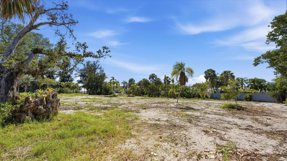 7723 SANDERLING ROAD Sarasota, FL 34242