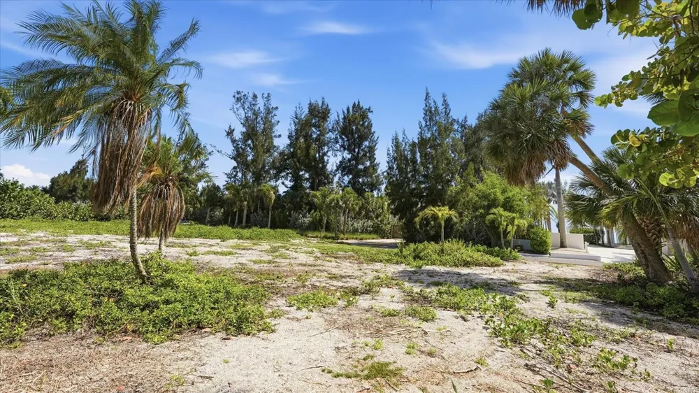 7723 SANDERLING ROAD Sarasota, FL 34242