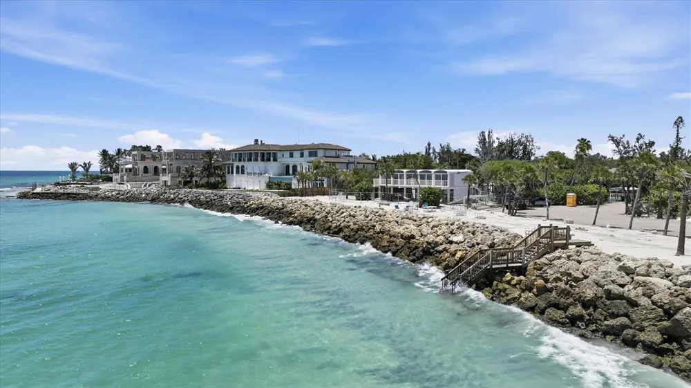 7723 SANDERLING ROAD Sarasota, FL 34242