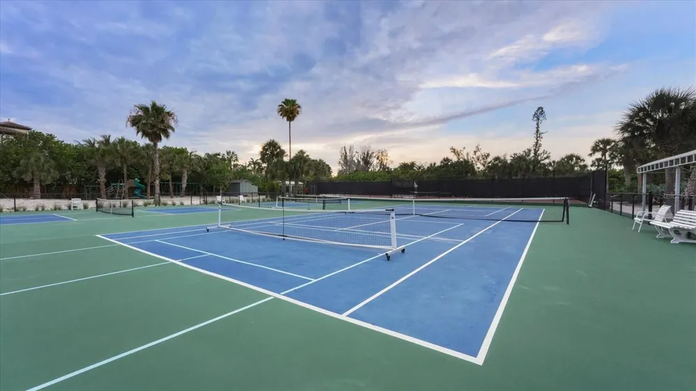 7723 SANDERLING ROAD Sarasota, FL 34242