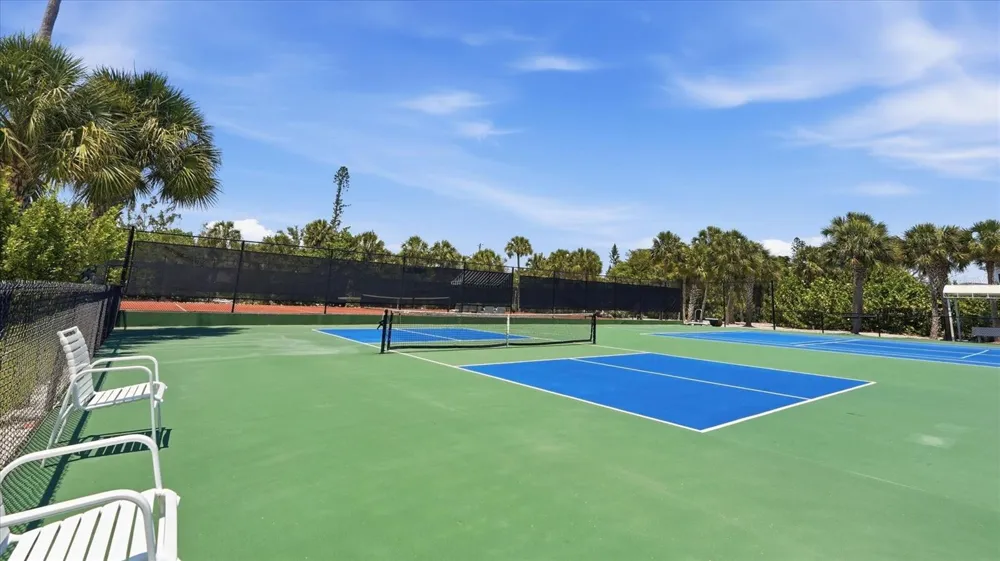 7723 SANDERLING ROAD Sarasota, FL 34242