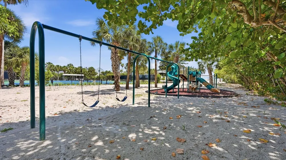 7723 SANDERLING ROAD Sarasota, FL 34242
