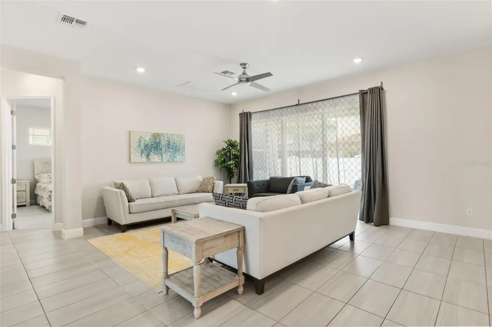8373 LUDINGTON CIRCLE Orlando, FL 32836
