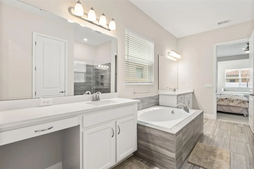 8373 LUDINGTON CIRCLE Orlando, FL 32836