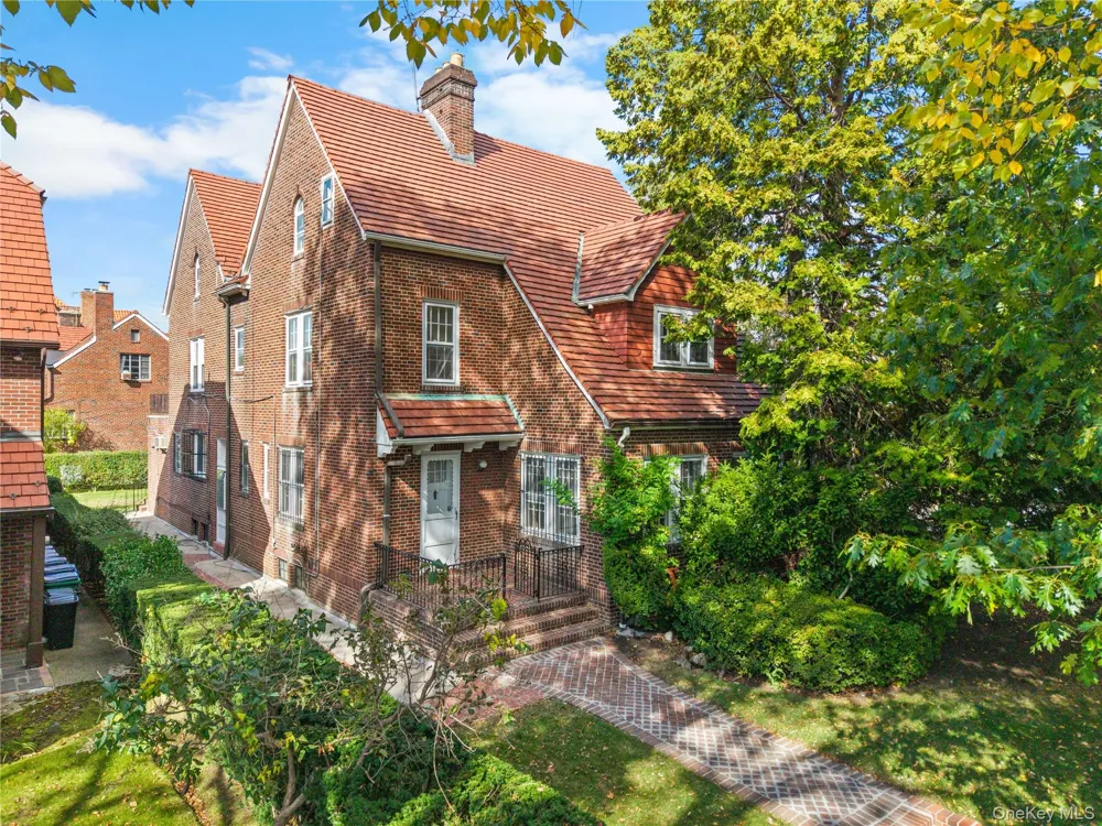 6954 Dartmouth Street Forest Hills, NY 11375