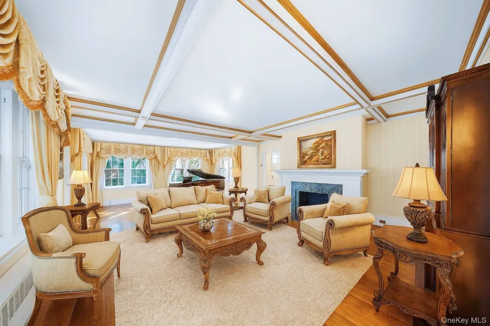 6954 Dartmouth Street Forest Hills, NY 11375