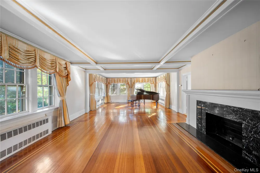 6954 Dartmouth Street Forest Hills, NY 11375