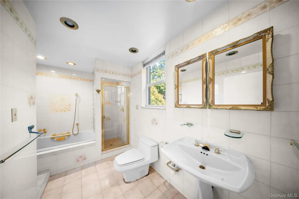 6954 Dartmouth Street Forest Hills, NY 11375