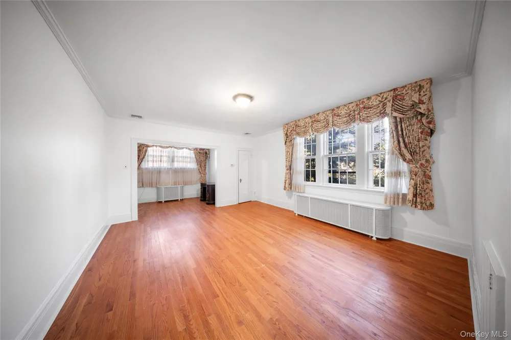 6954 Dartmouth Street Forest Hills, NY 11375
