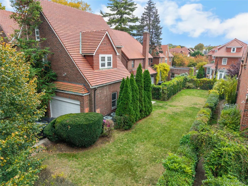 6954 Dartmouth Street Forest Hills, NY 11375
