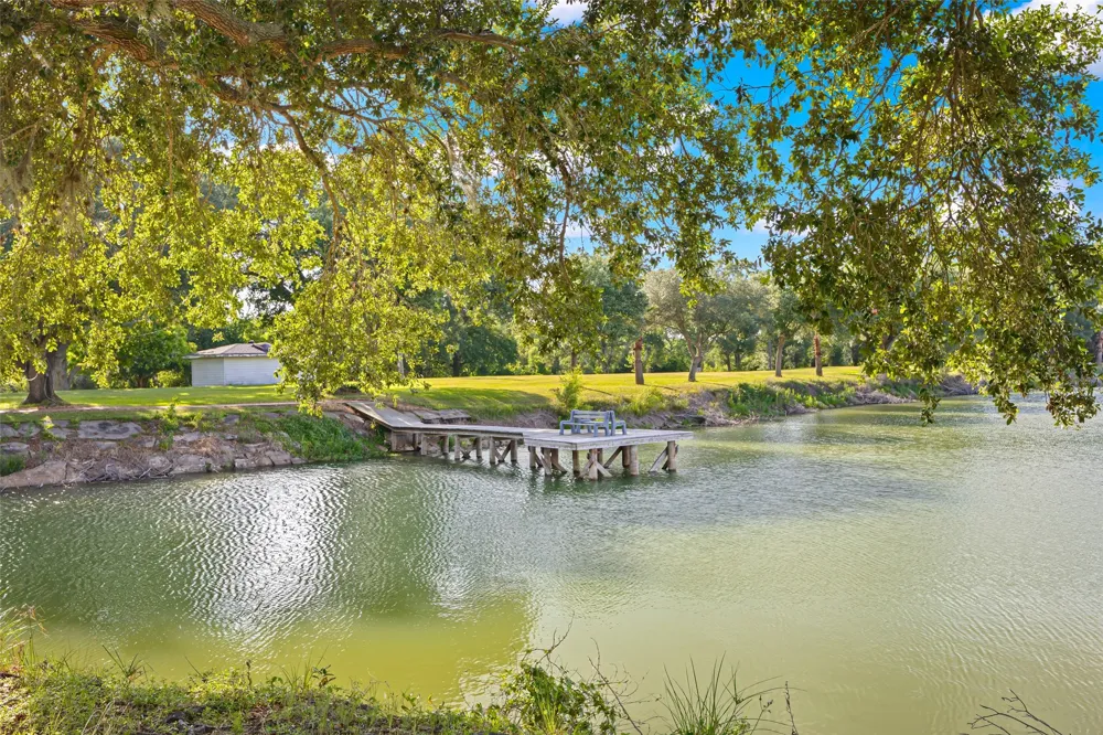 5523 Ehrman Lake Lane Wallis, TX 77485