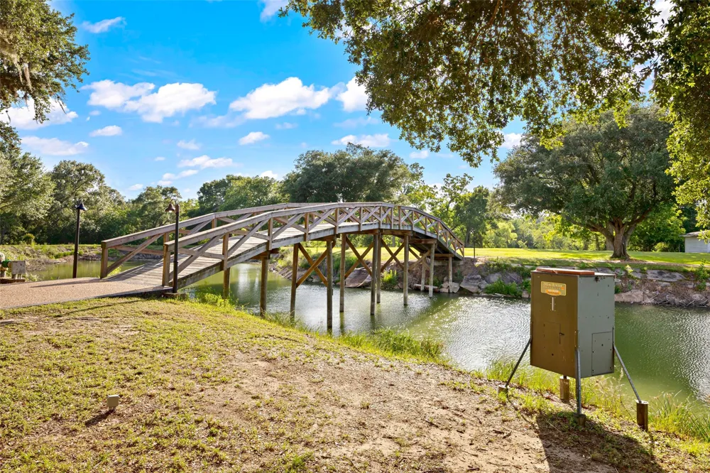 5523 Ehrman Lake Lane Wallis, TX 77485