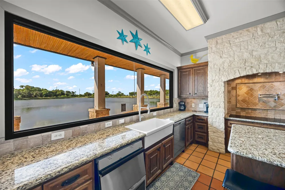 5523 Ehrman Lake Lane Wallis, TX 77485
