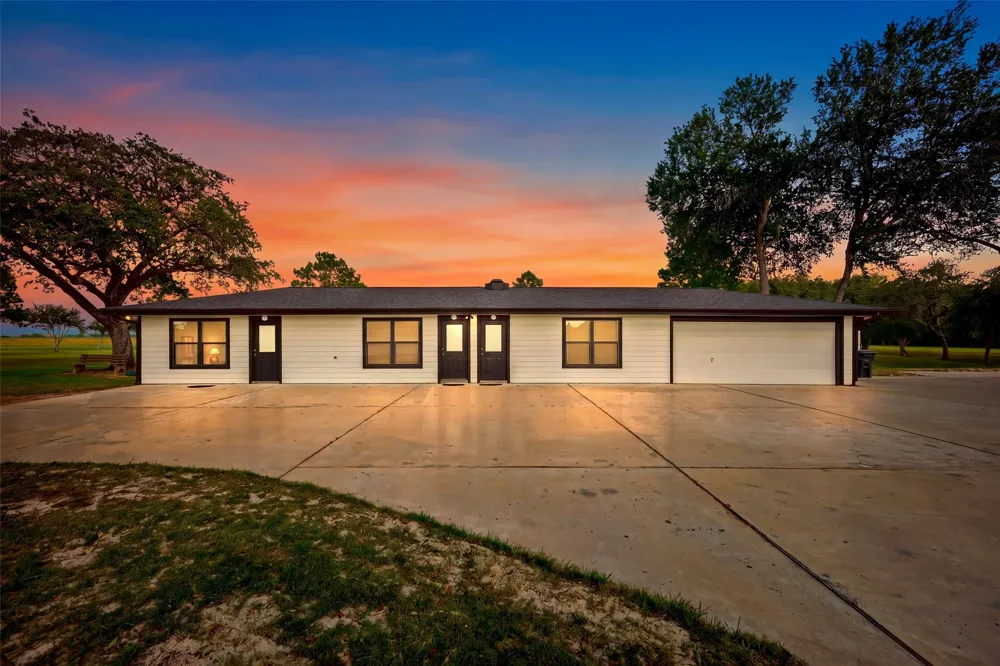 5523 Ehrman Lake Lane Wallis, TX 77485