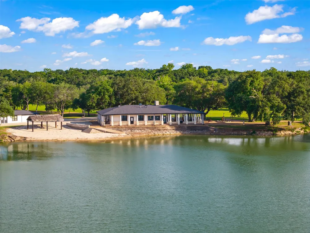5523 Ehrman Lake Lane Wallis, TX 77485