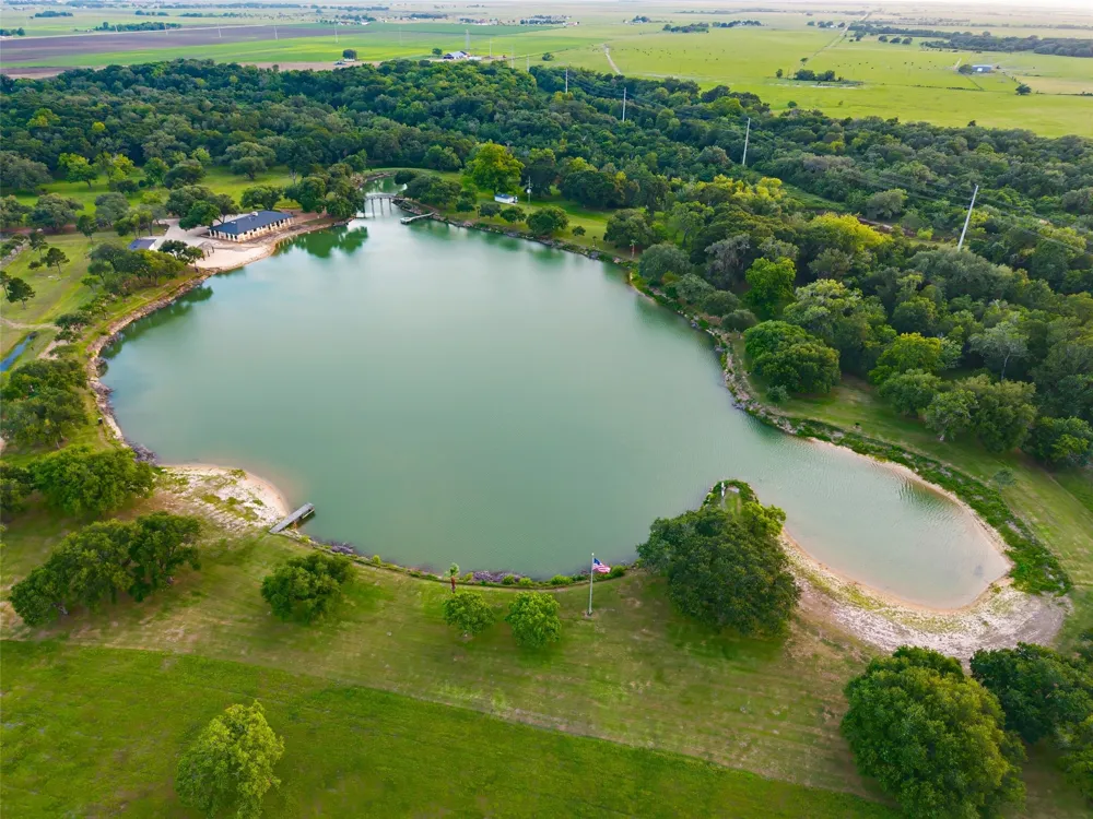 5523 Ehrman Lake Lane Wallis, TX 77485